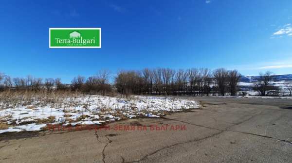 Продава  парцел с. Витановци, област Перник
      6199 кв.м