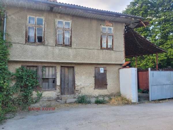 Продава  къща с. Орешак, област Ловеч
      686 кв.м