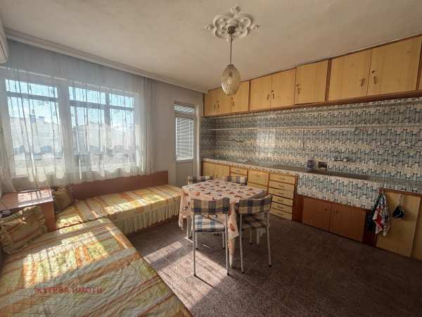 Продава 4-стаен, гр. карлово, област пловдив