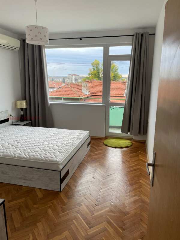 Дава под наем 3-стаен, гр. ловеч, широк център