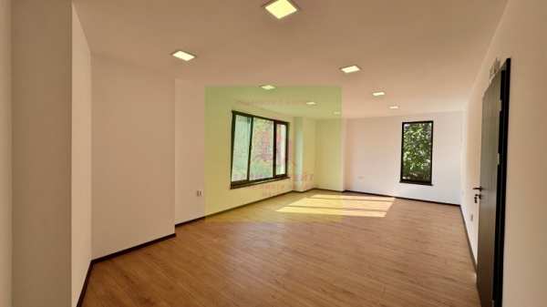 Дава под наем офис, гр. добрич, център