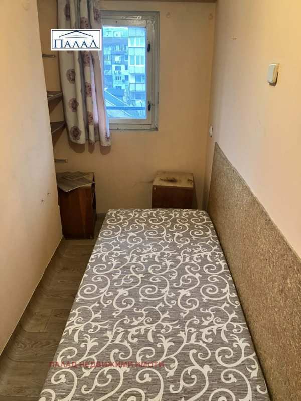 Дава под наем ателие, таван, гр. варна, винс-червен площад