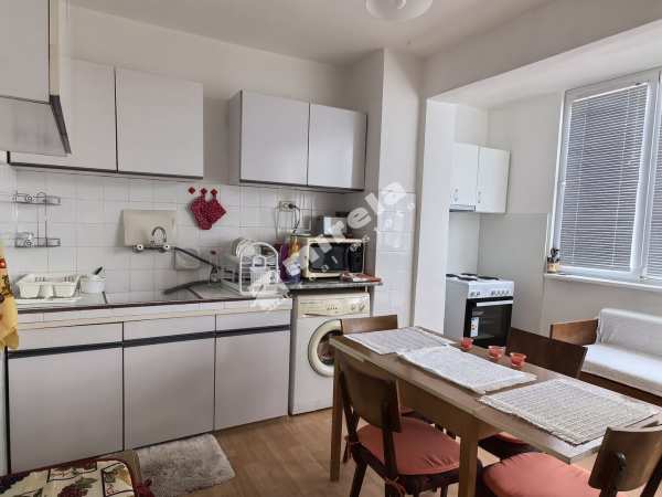 Дава под наем 2-стаен, гр. ямбол, център