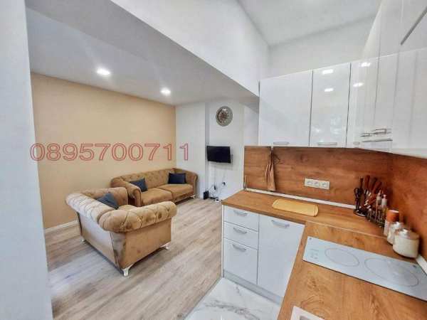 Дава под наем 3-стаен, гр. варна, център