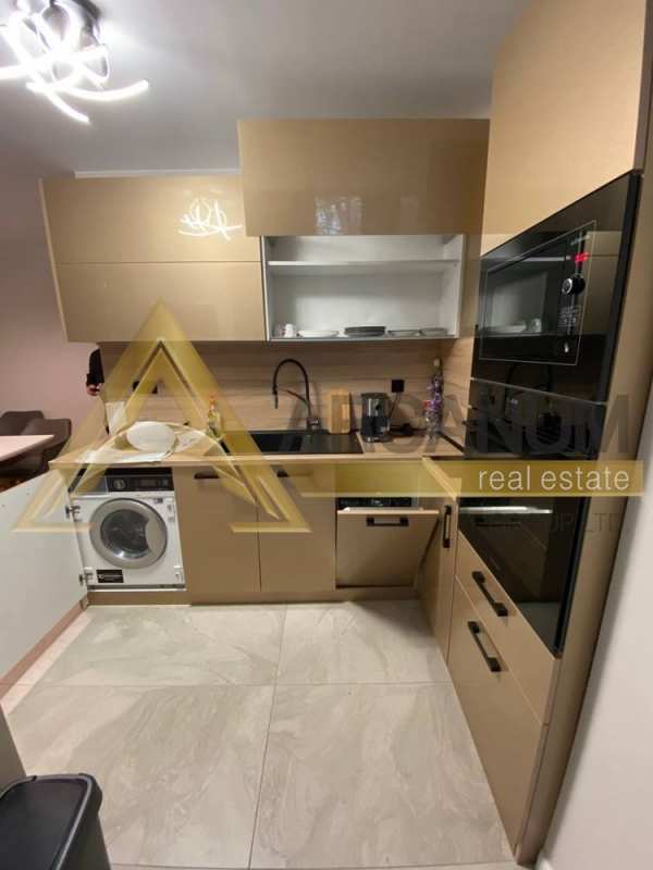 Дава под наем 4-стаен, гр. варна, базар левски