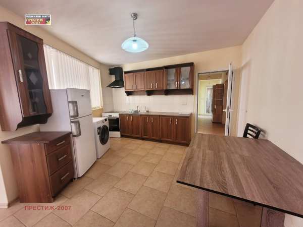 Дава под наем 3-стаен, гр. шумен, пазара