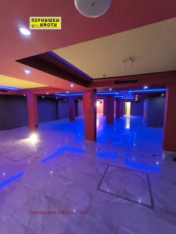 Дава под наем бизнес имот, гр. перник, център