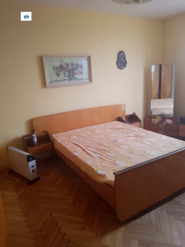 Дава под наем 2-стаен, гр. плевен, идеален център