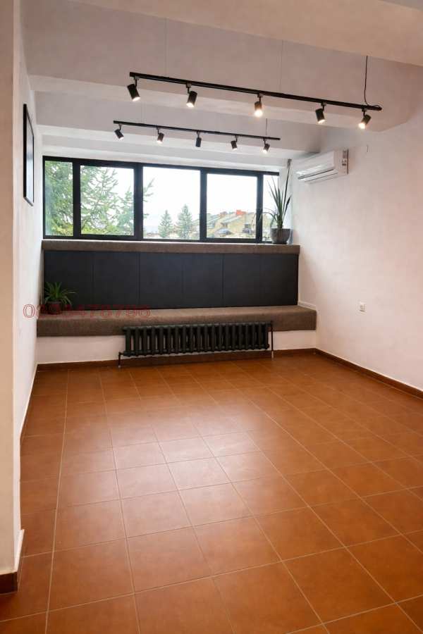 Дава под наем офис, гр. ботевград, област софия област