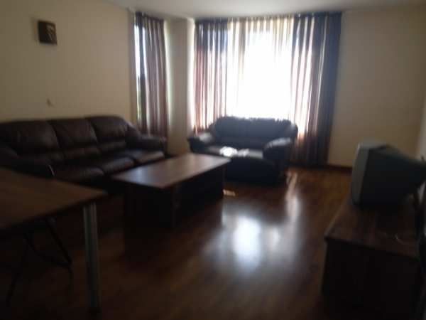 Дава под наем 2-стаен, гр. пазарджик, идеален център