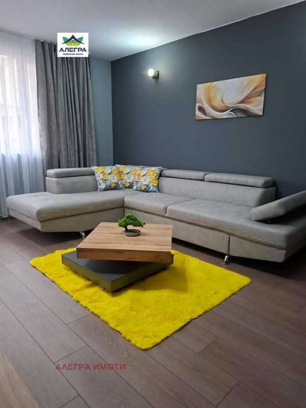 Дава под наем 3-стаен, гр. пазарджик, център