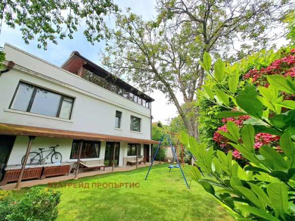 Дава под наем етаж от къща, гр. софия, бояна