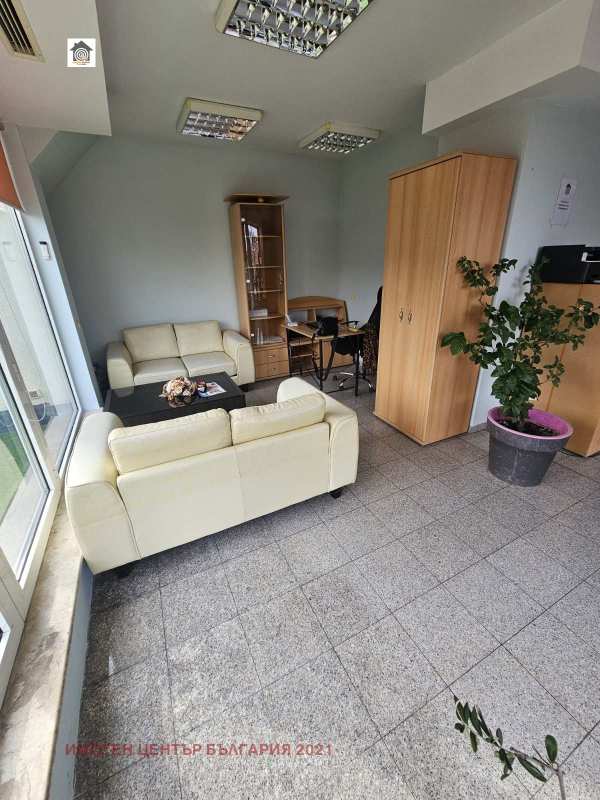 Дава под наем офис, гр. плевен, идеален център