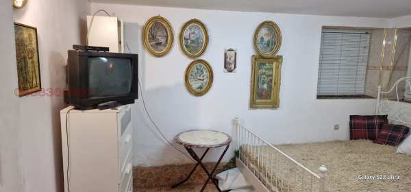 Дава под наем етаж от къща, гр. перник, център