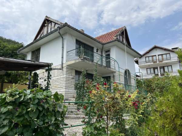 Дава под наем къща, гр. балчик, област добрич