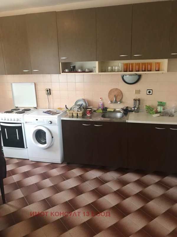 Дава под наем 4-стаен, гр. плевен, широк център