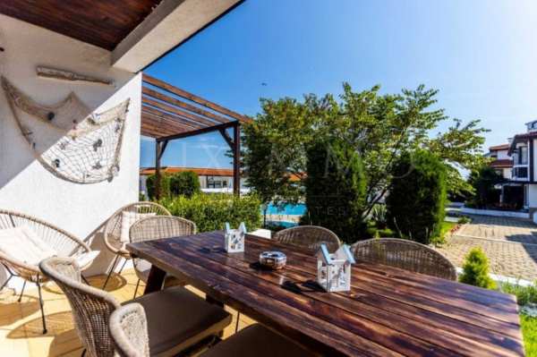 Дава под наем къща, с. лозенец, област бургас