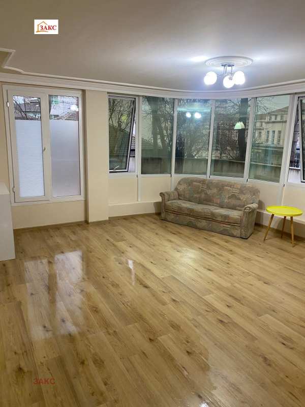 Дава под наем 3-стаен, гр. кърджали, център