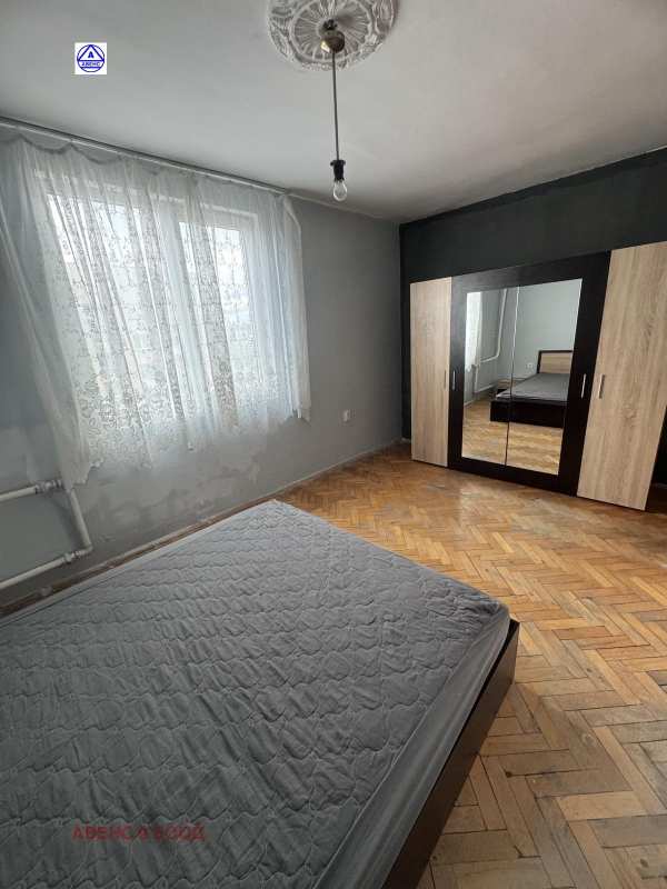 Дава под наем 2-стаен, гр. плевен, идеален център