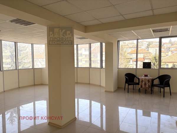 Дава под наем офис, гр. велико търново, център