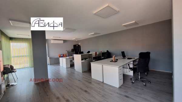 Дава под наем офис, гр. елин пелин, област софия област