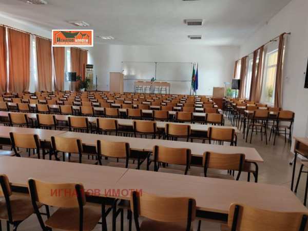 Дава под наем офис, гр. пазарджик, център