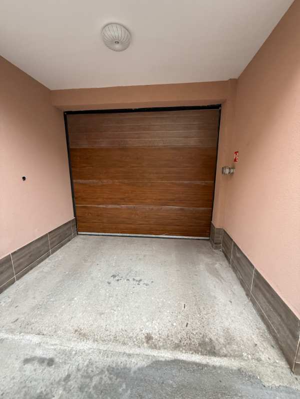 Дава под наем гараж, паркомясто, гр. плевен, идеален център