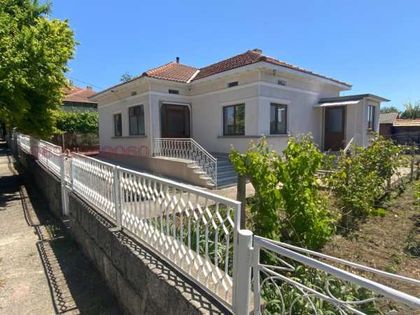 Дава под наем къща, с. кардам, област добрич