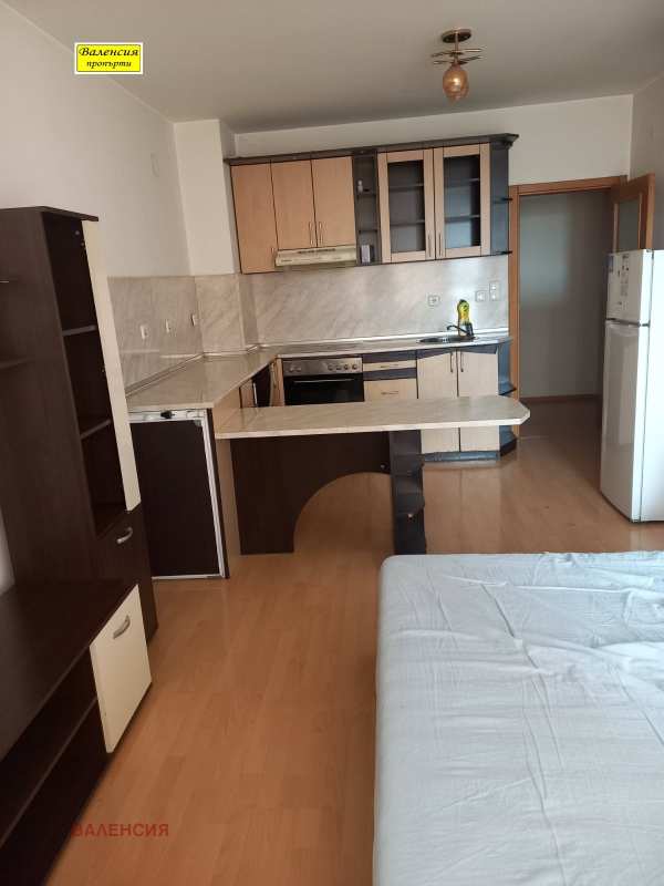 Дава под наем 3-стаен, гр. враца, център