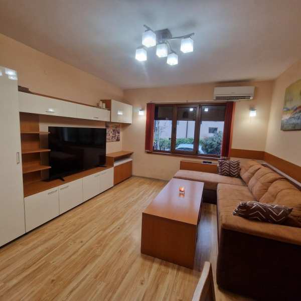 Дава под наем етаж от къща, гр. благоевград, широк център