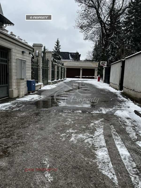 Дава под наем гараж, паркомясто, гр. софия, кръстова вада