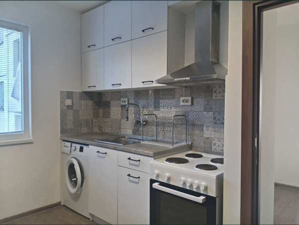 Дава под наем 2-стаен, гр. плевен, широк център