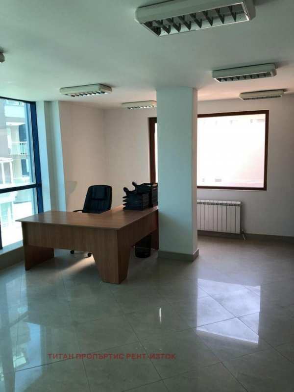 Дава под наем офис, гр. бургас, лазур