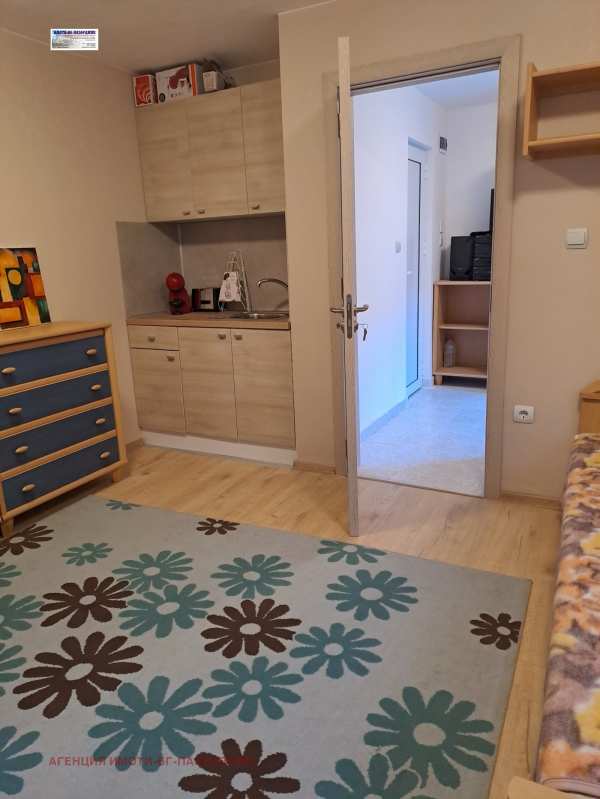 Дава под наем 1-стаен, гр. пазарджик, център