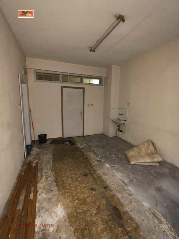 Дава под наем офис, гр. пазарджик, идеален център