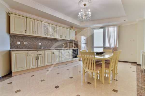 Дава под наем  многостаен град Варна, Младост 1
      300 кв.м