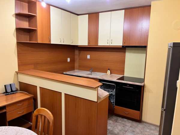 Дава под наем етаж от къща, гр. пловдив, кючук париж