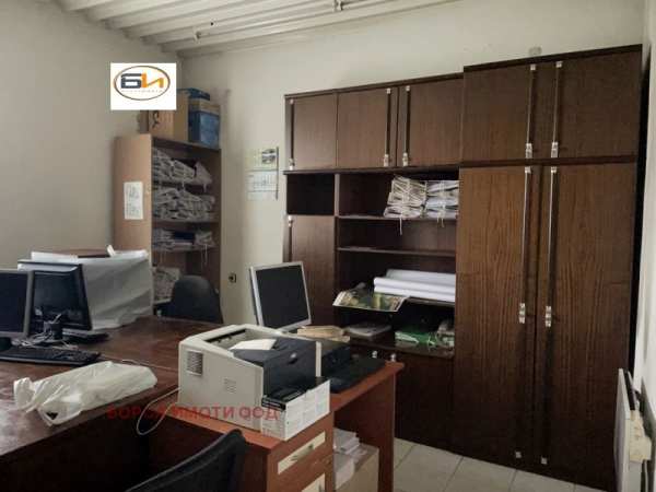 Дава под наем  офис град Враца, Промишлена зона
      25 кв.м