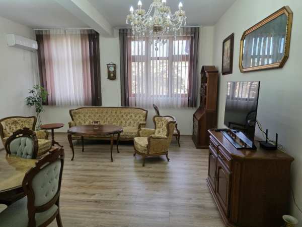 Дава под наем  2-стаен град Добрич, Център
      80 кв.м