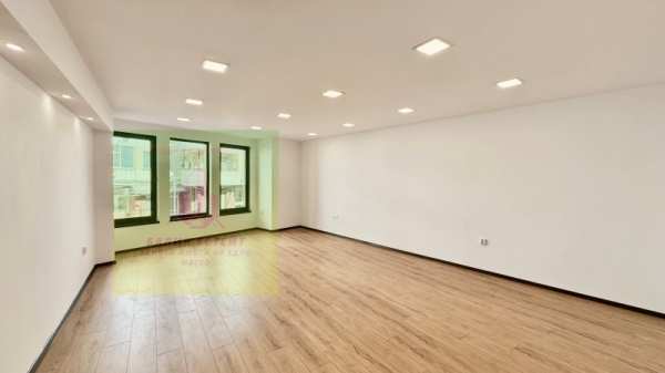 Дава под наем офис, гр. добрич, център