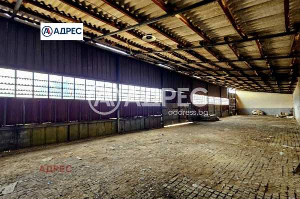 Дава под наем склад, с. пчелник, област варна
