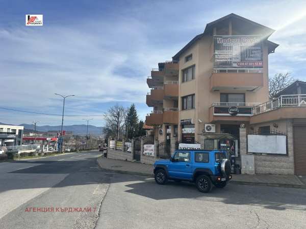 Дава под наем магазин, гр. кърджали, център