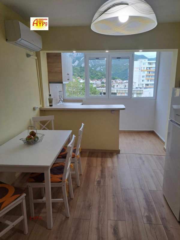 Дава под наем 2-стаен, гр. враца, център