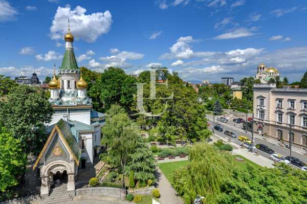 Дава под наем 4-стаен, гр. софия, център