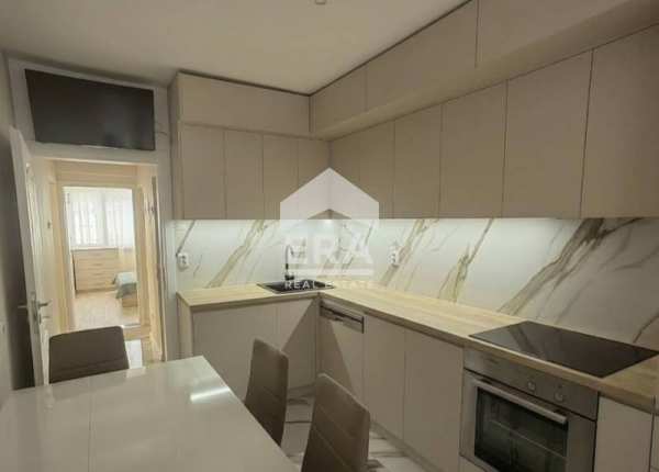 Дава под наем 3-стаен, гр. русе, широк център