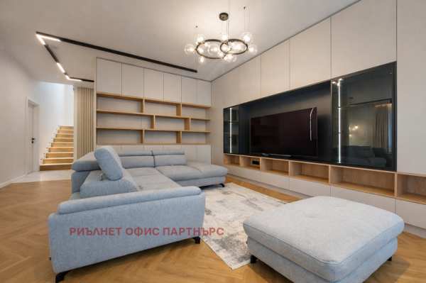 Дава под наем къща, с. вакарел, област софия област