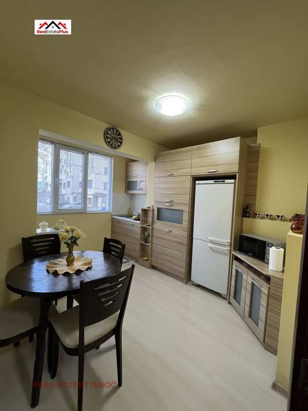 Дава под наем 1-стаен, гр. плевен, широк център