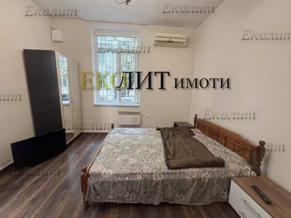 Дава под наем етаж от къща, гр. софия, център