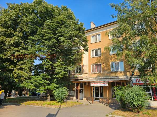 Дава под наем 3-стаен, гр. перник, център