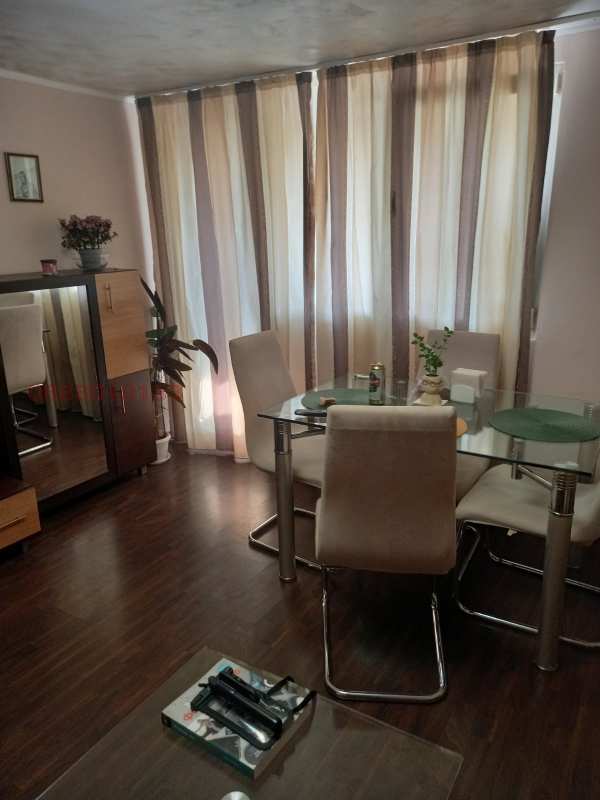 Дава под наем етаж от къща, гр. божурище, област софия област